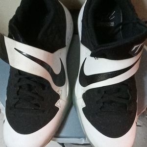 Nike Zoom 27 Men Black and White Sneakers size 11